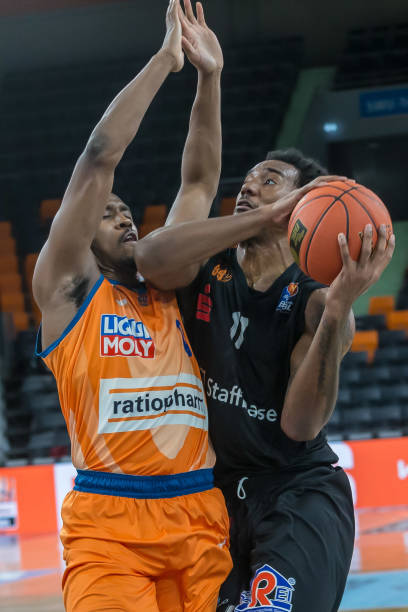 屈居亚军 屈居亚军