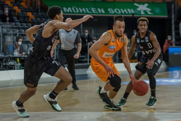 他在不同的 他在不同的